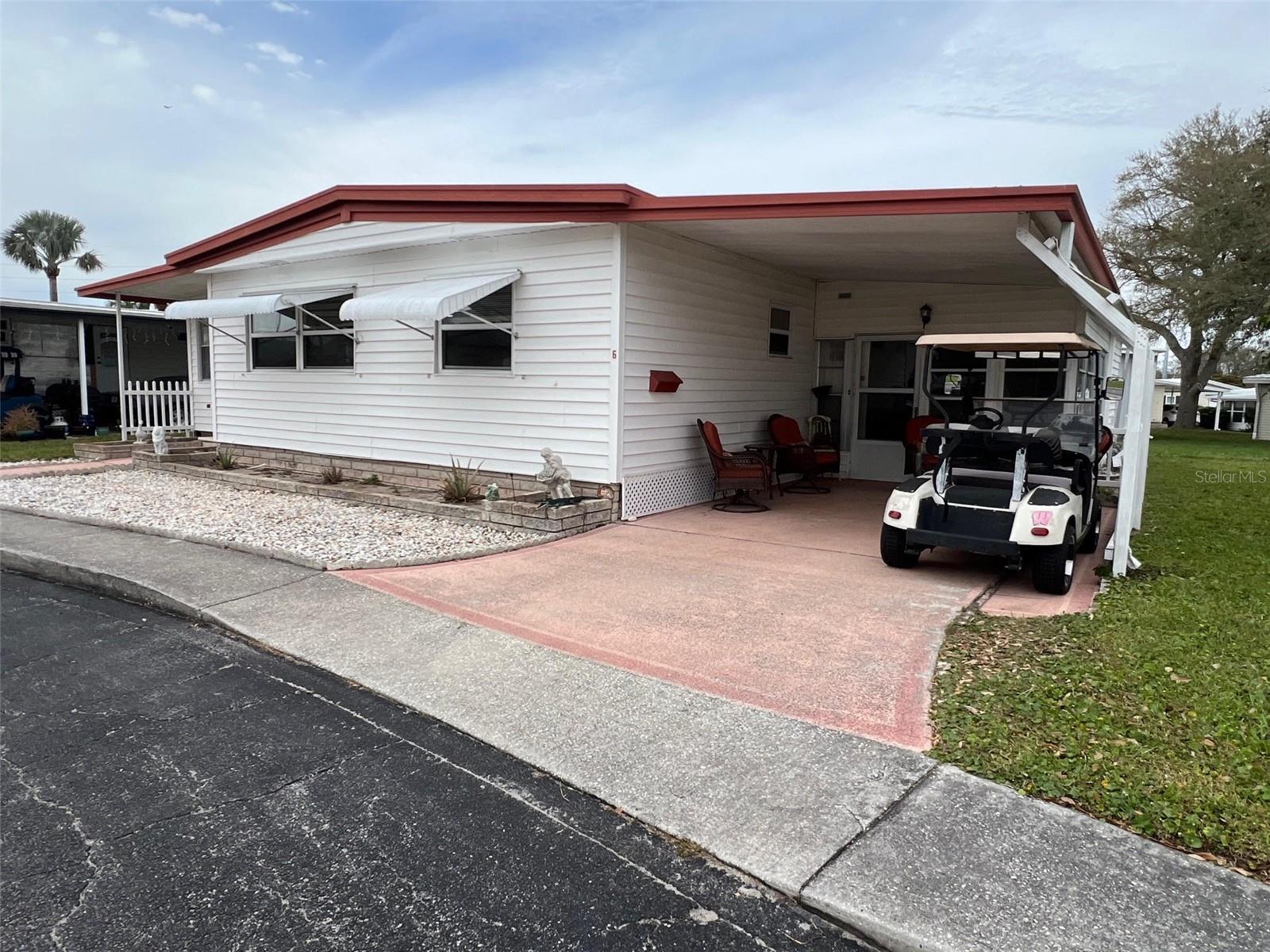 Listing photo id 1 for 6 Thatch Palm Street E