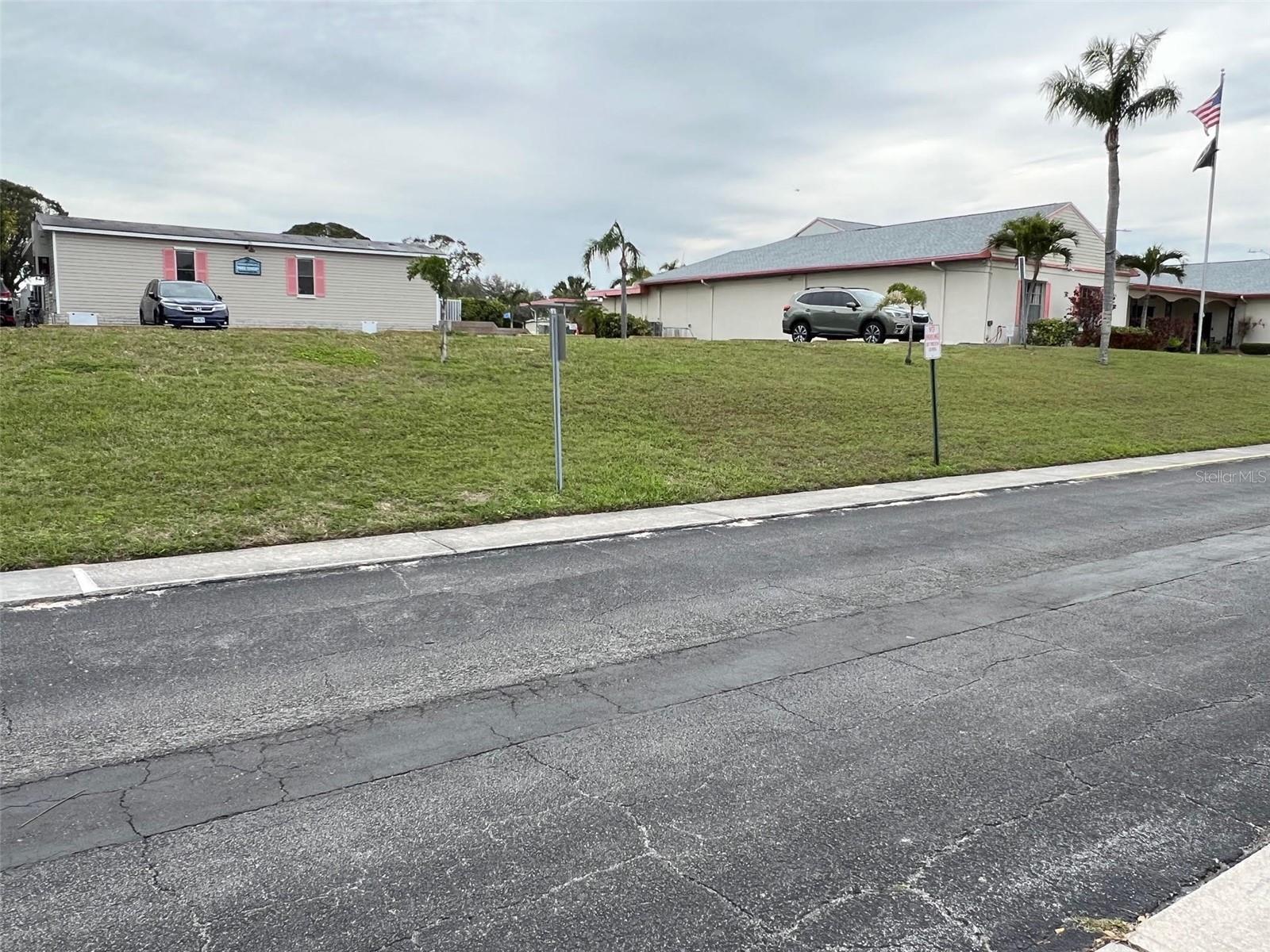 Listing photo id 31 for 6 Thatch Palm Street E