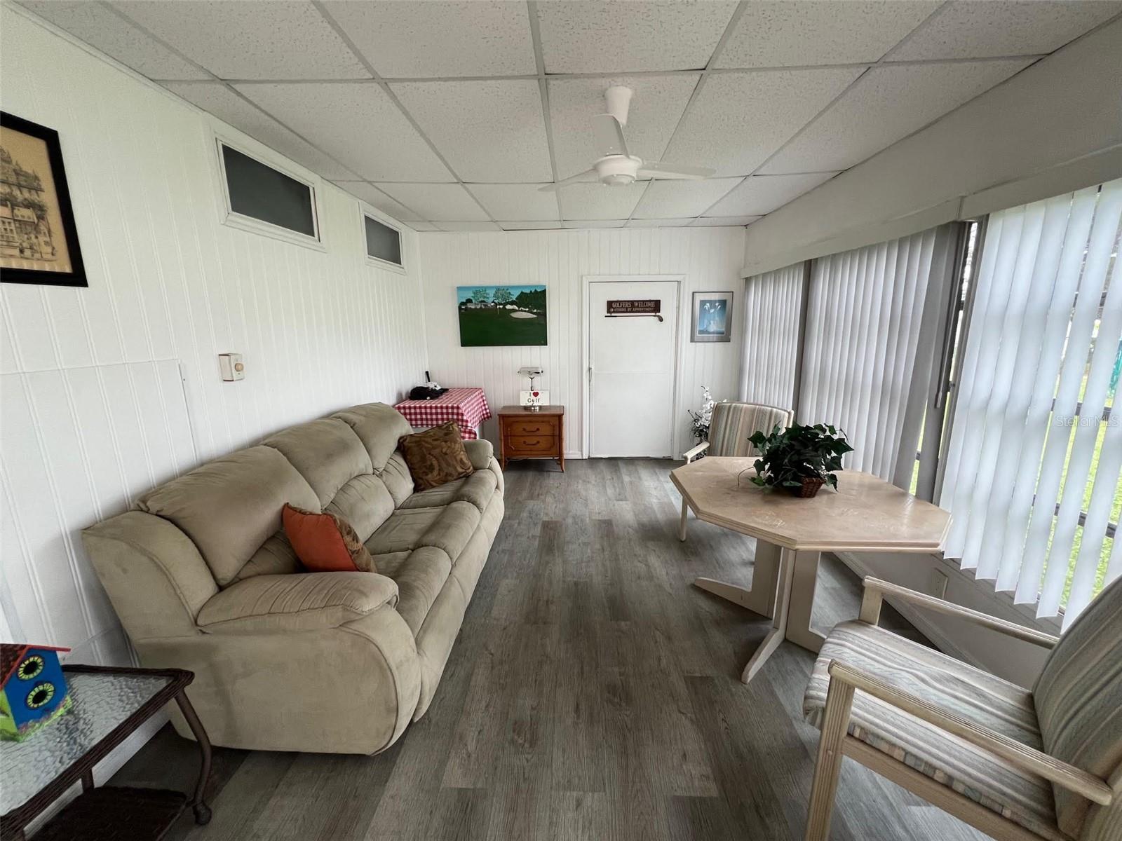 Listing photo id 3 for 6 Thatch Palm Street E