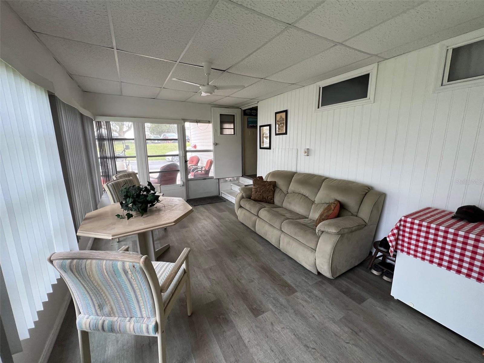 Listing photo id 4 for 6 Thatch Palm Street E