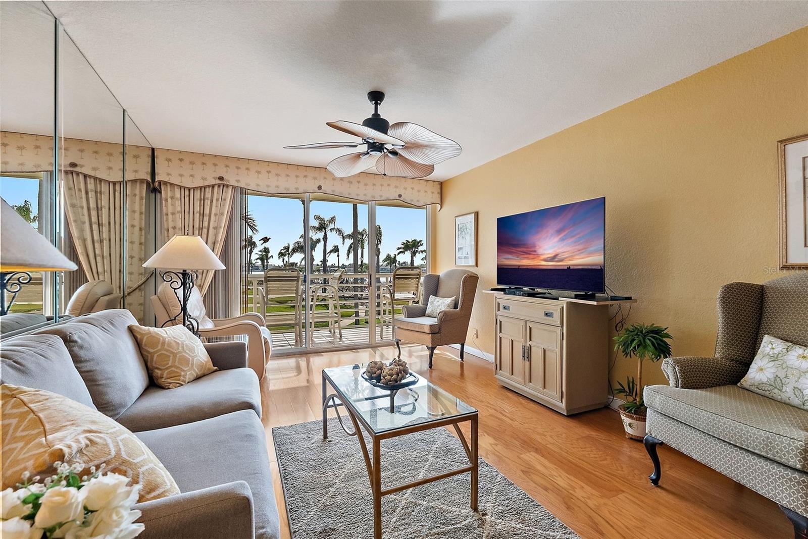 Listing photo id 8 for 6021 Bahia Del Mar Circle 234