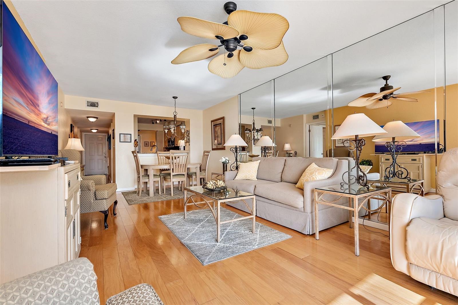 Listing photo id 11 for 6021 Bahia Del Mar Circle 234