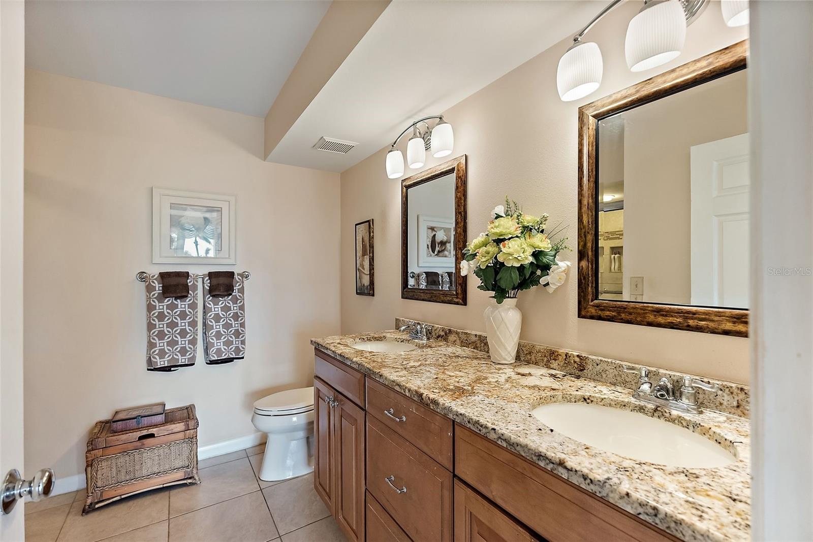 Listing photo id 14 for 6021 Bahia Del Mar Circle 234