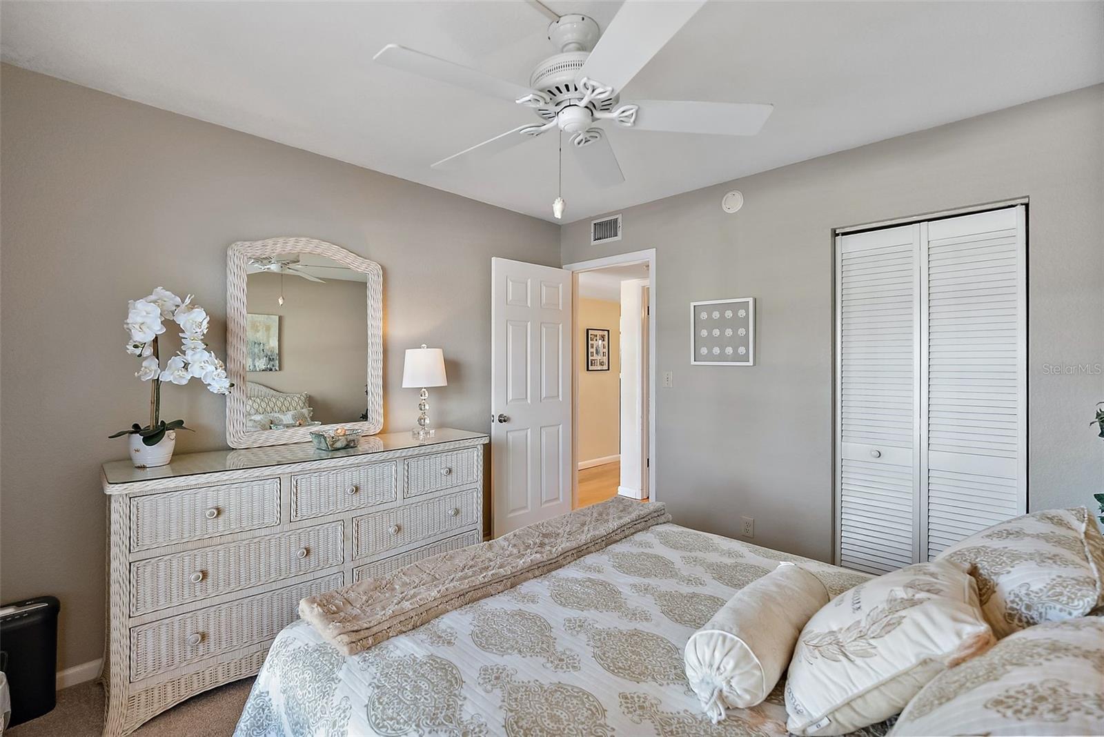 Listing photo id 17 for 6021 Bahia Del Mar Circle 234