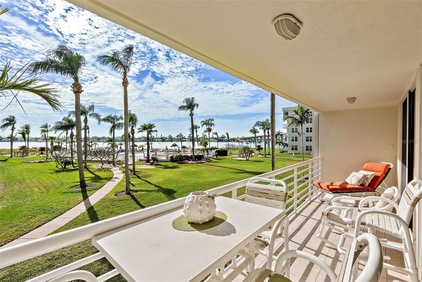 Listing photo id 20 for 6021 Bahia Del Mar Circle 234