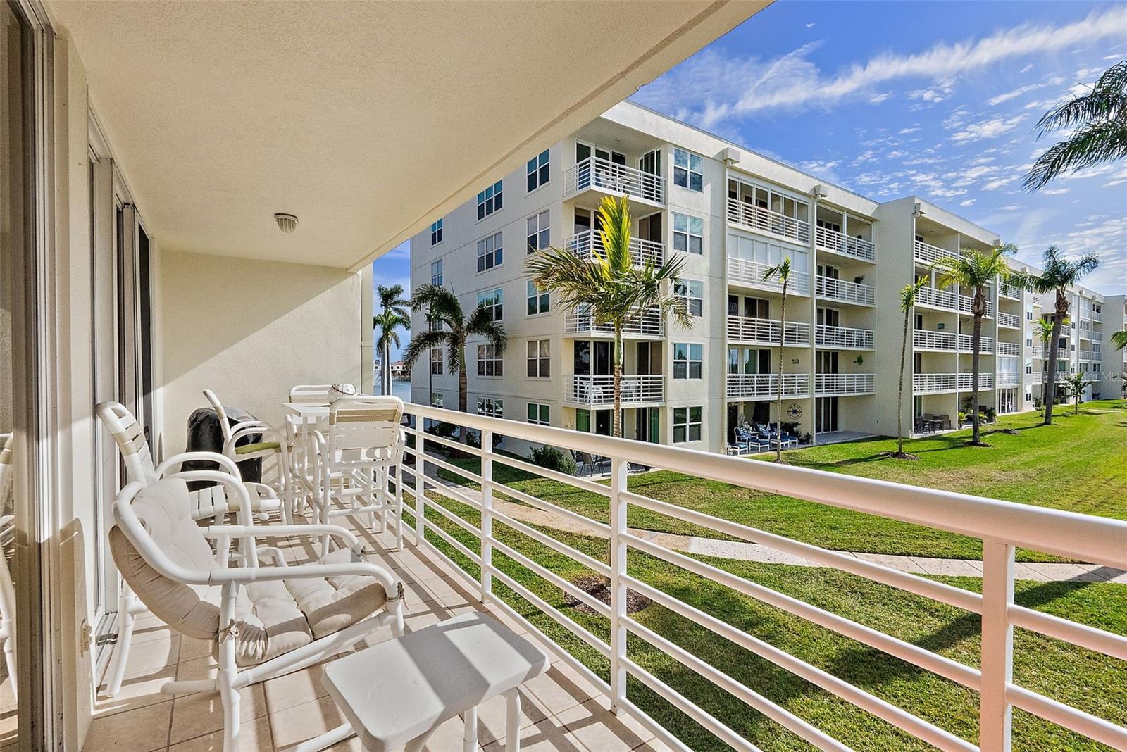 Listing photo id 22 for 6021 Bahia Del Mar Circle 234