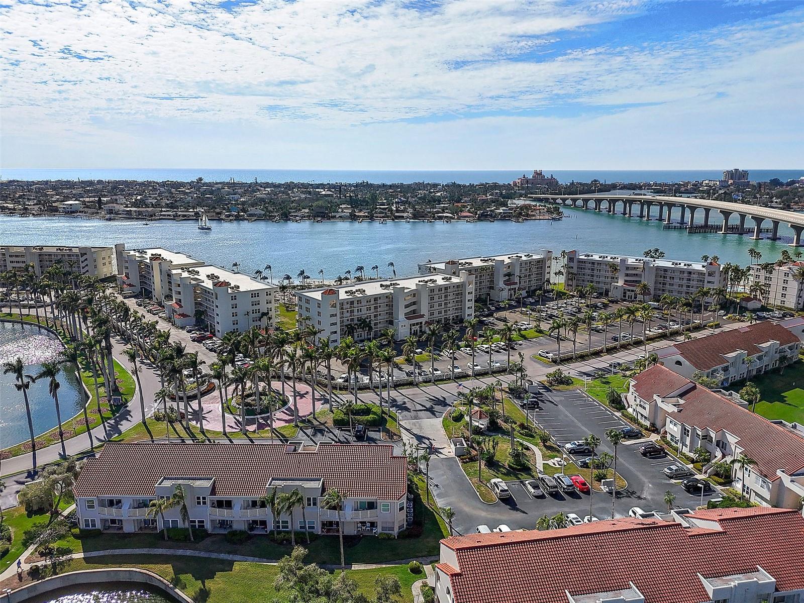 Listing photo id 32 for 6021 Bahia Del Mar Circle 234