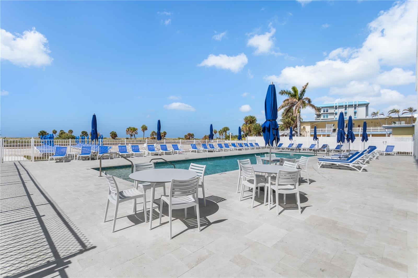 Listing photo id 19 for 11500 Gulf Boulevard 613