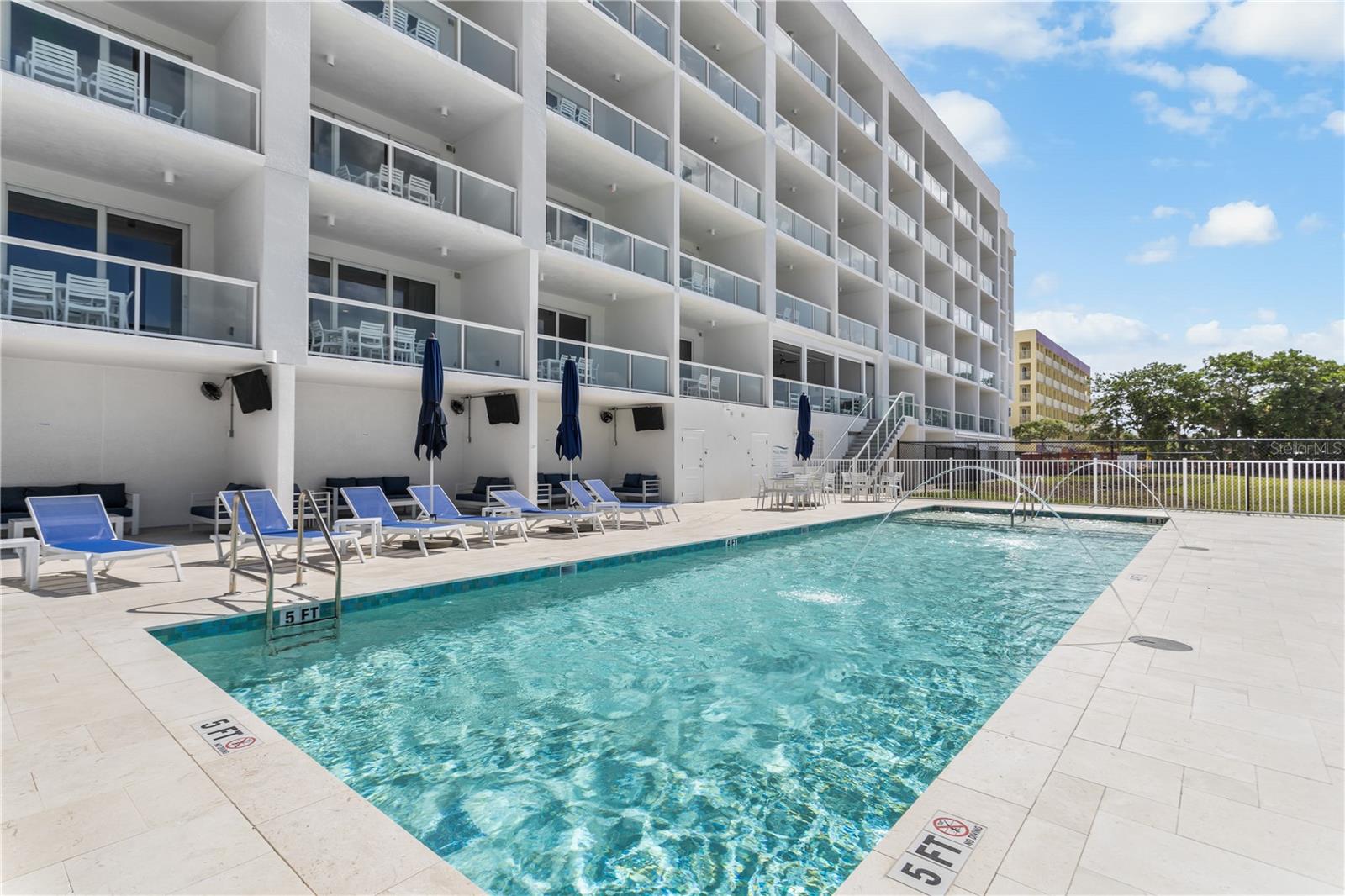 Listing photo id 20 for 11500 Gulf Boulevard 613