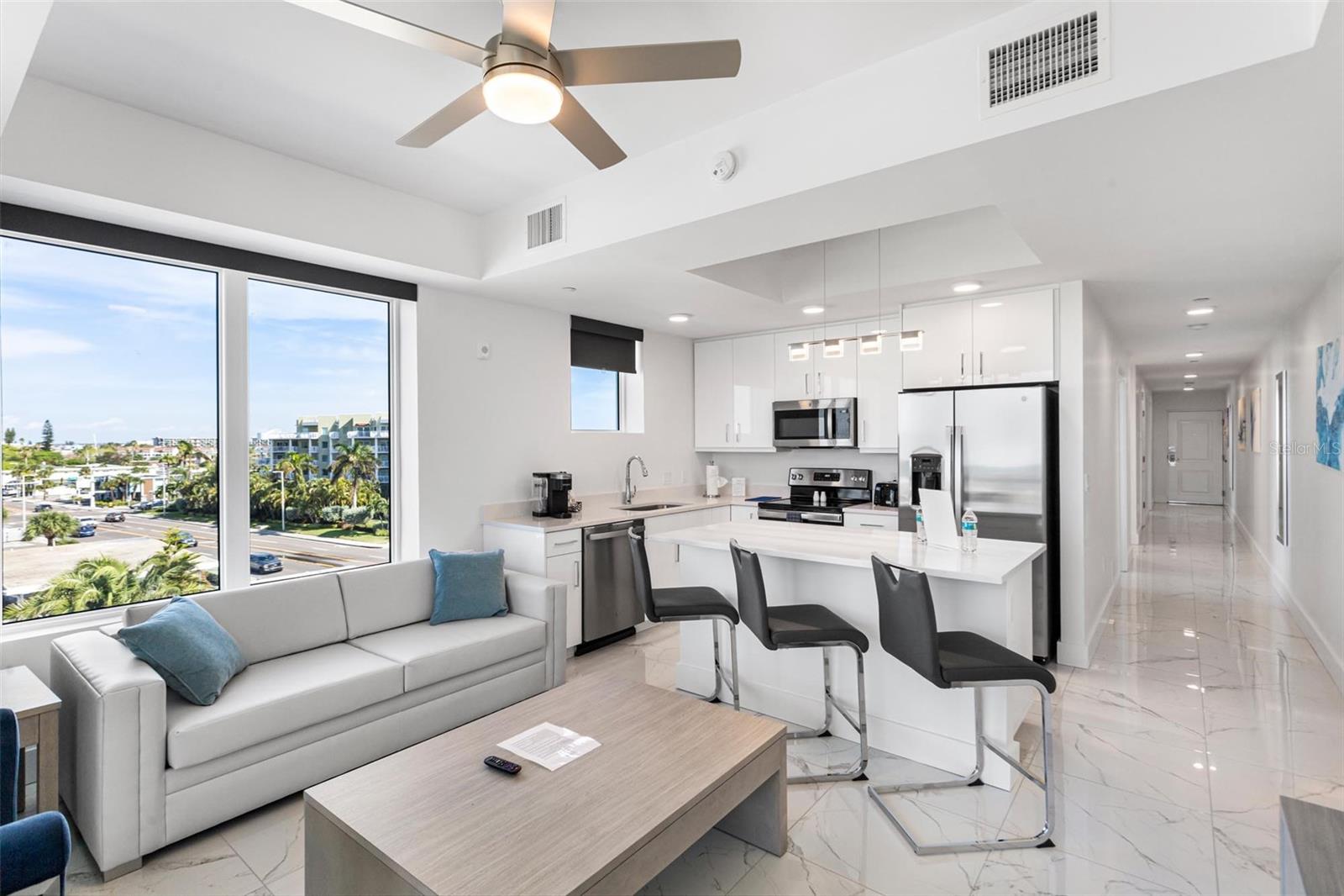 Listing photo id 7 for 11500 Gulf Boulevard 613