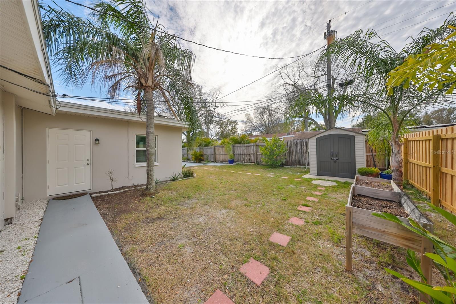 Listing photo id 29 for 1364 Evergreen Avenue