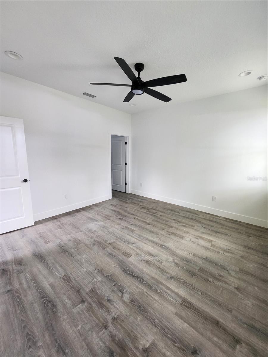 Image 21 of 29 For 8111 Edison Avenue