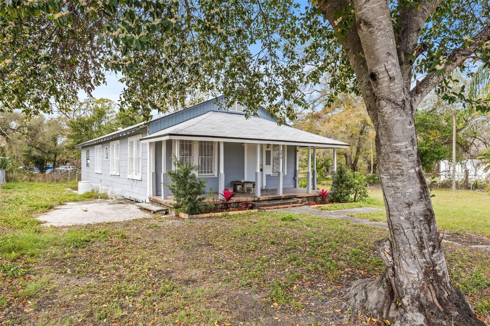 Listing photo id 0 for 3814 48th Street