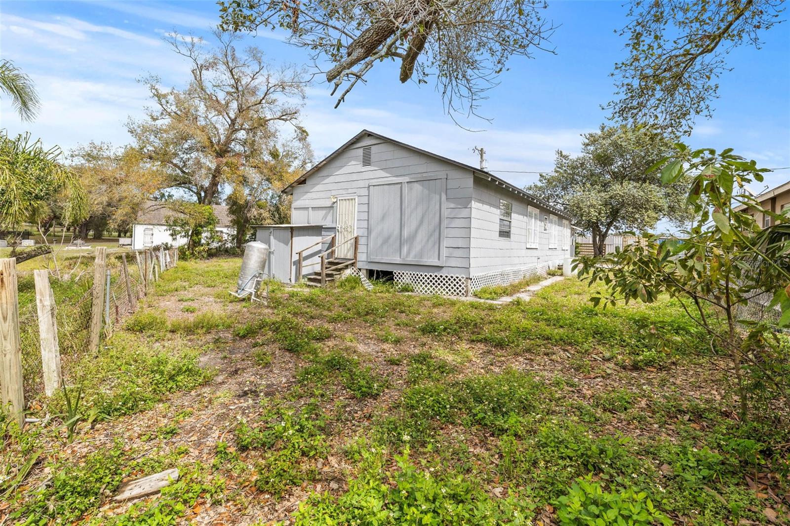 Listing photo id 19 for 3814 48th Street