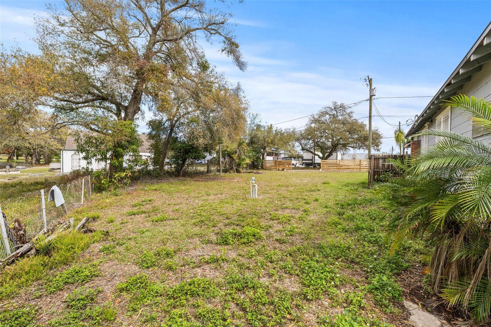 Listing photo id 21 for 3814 48th Street