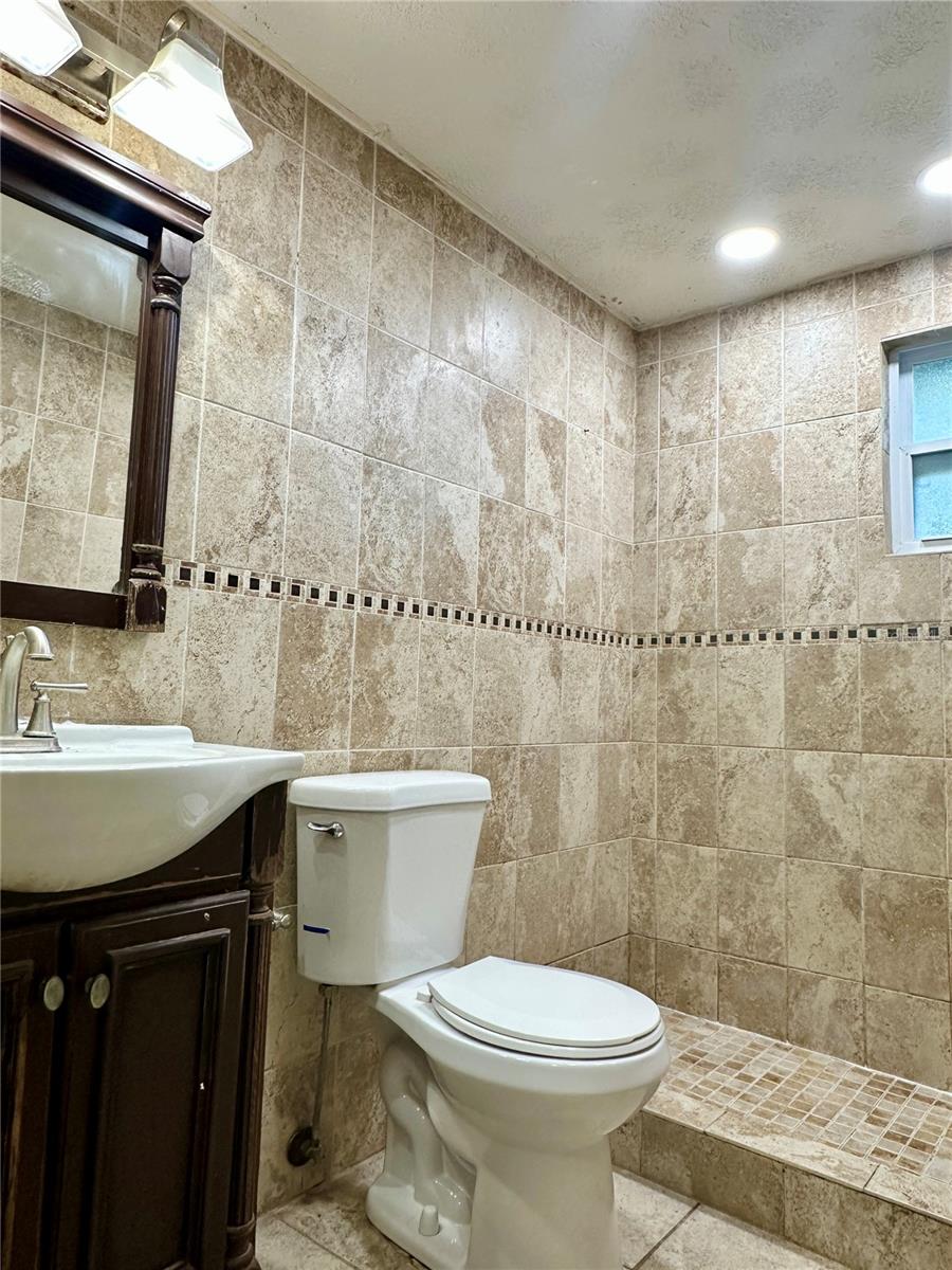 Listing photo id 10 for 3453 Garfield Drive