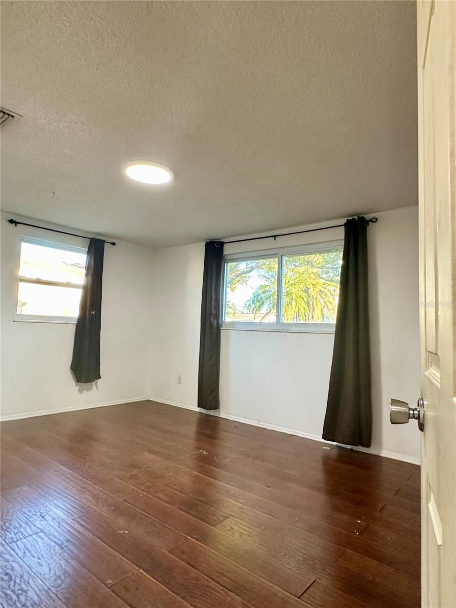 Listing photo id 11 for 3453 Garfield Drive
