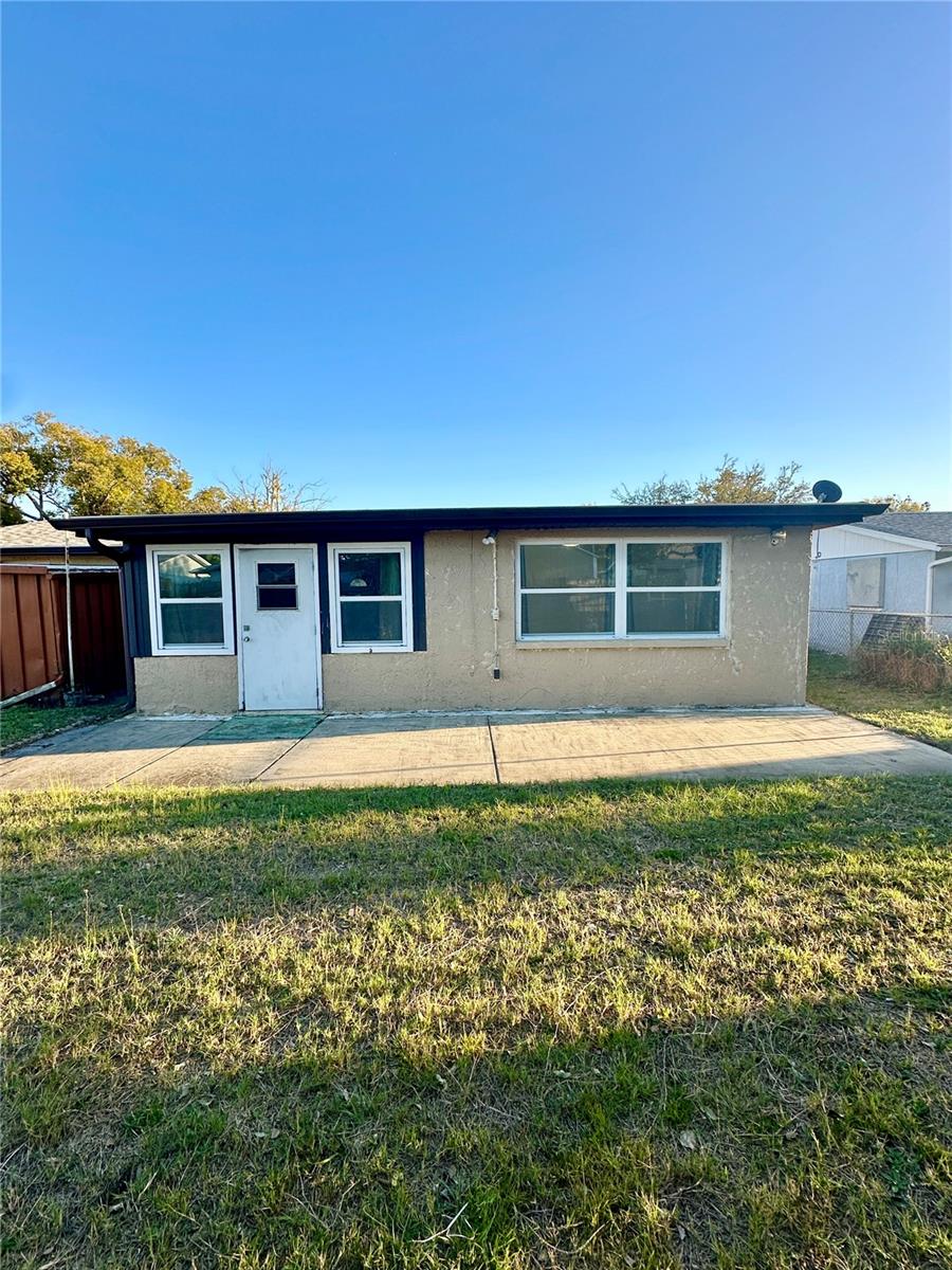 Listing photo id 14 for 3453 Garfield Drive