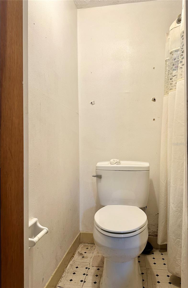 Listing photo id 15 for 3453 Garfield Drive