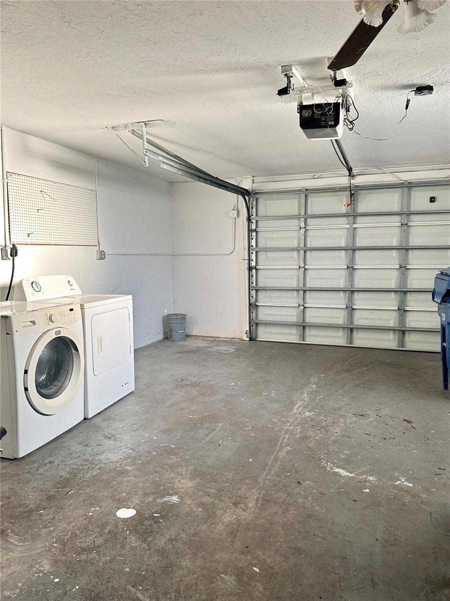Listing photo id 16 for 3453 Garfield Drive