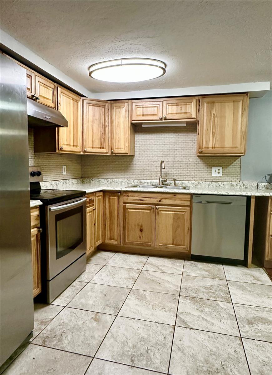 Listing photo id 1 for 3453 Garfield Drive