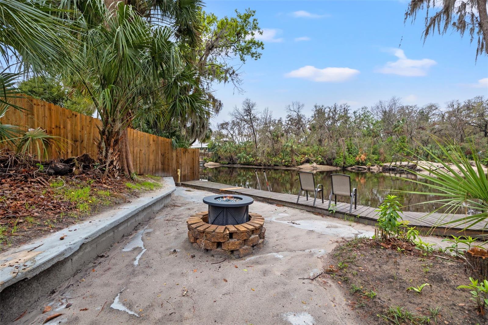 Listing photo id 21 for 3908 Alafia Boulevard