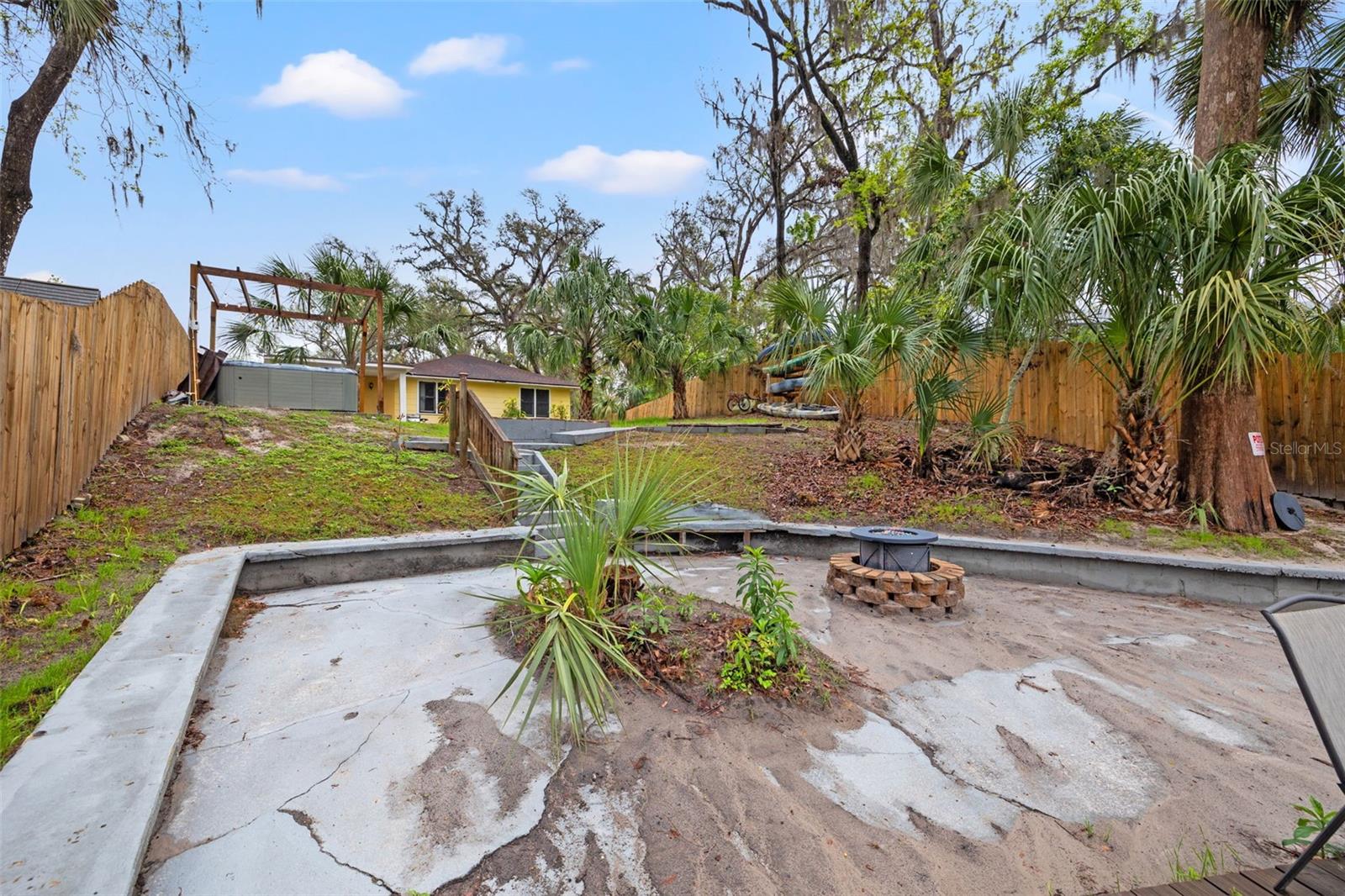 Listing photo id 23 for 3908 Alafia Boulevard