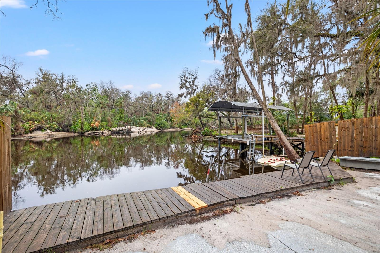 Listing photo id 26 for 3908 Alafia Boulevard