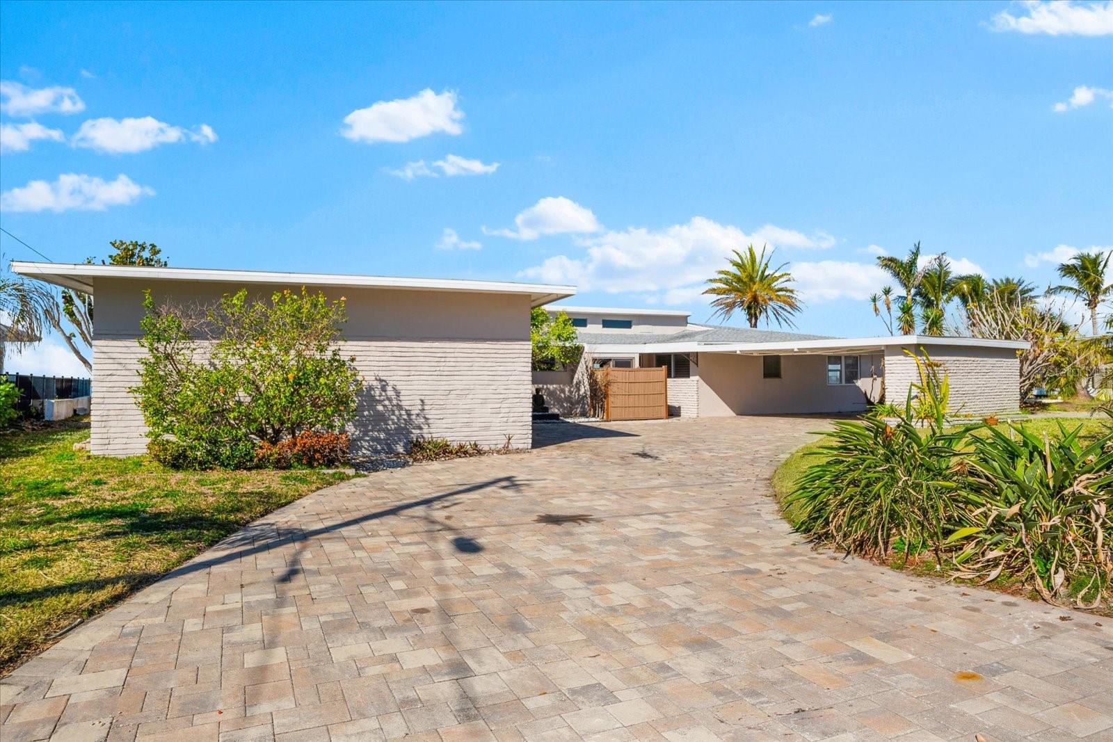 Listing photo id 18 for 2210 Harbor View Drive