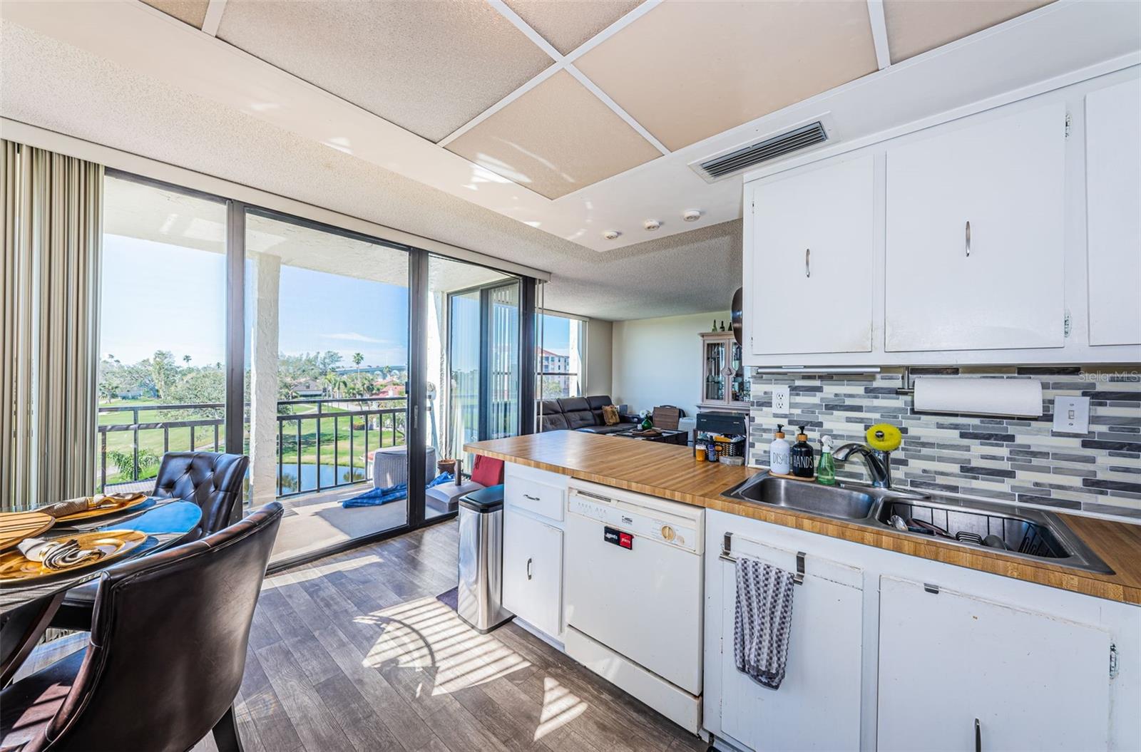 Image 10 of 43 For 6210 Sun Boulevard 408