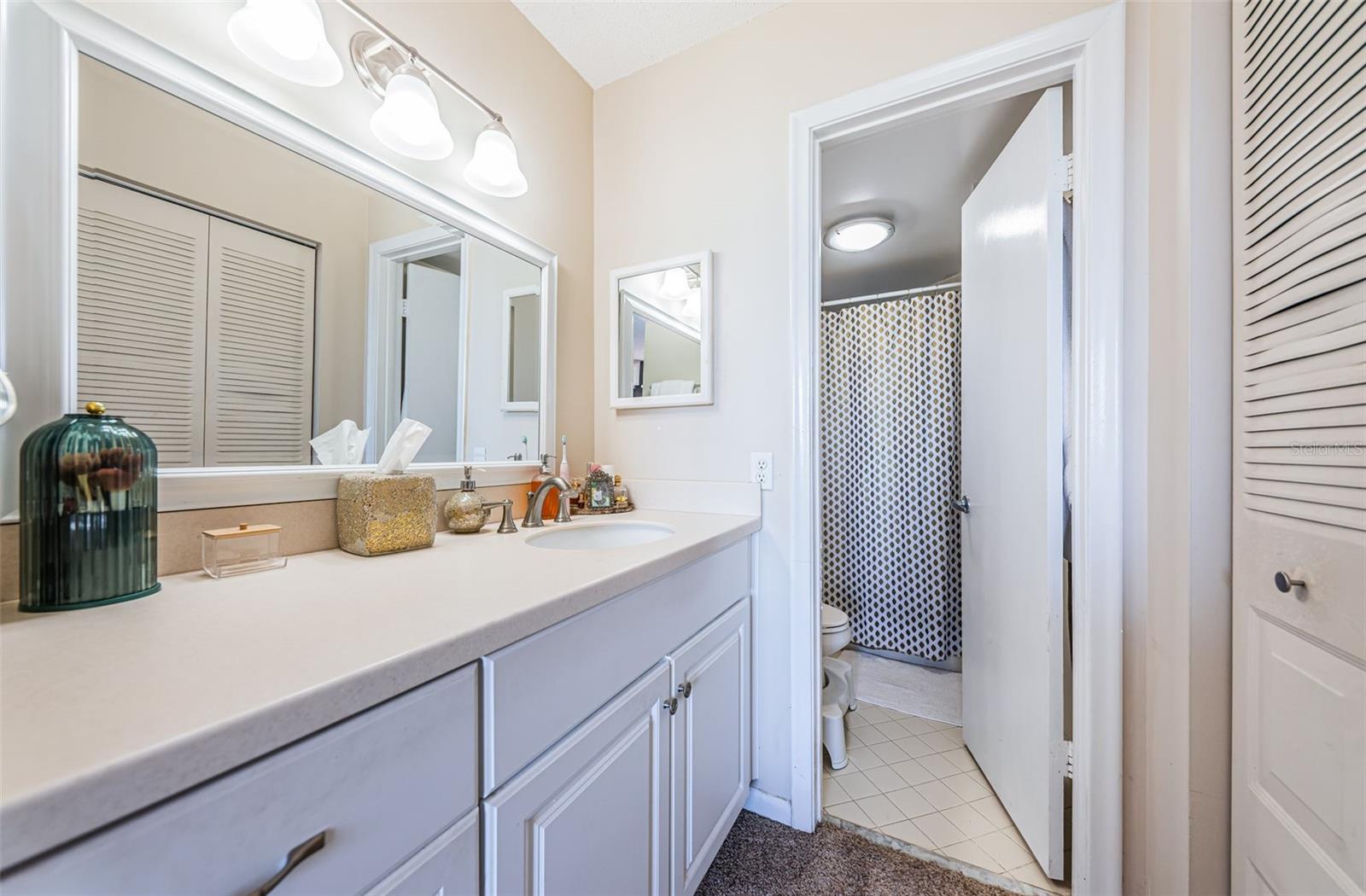Image 19 of 43 For 6210 Sun Boulevard 408
