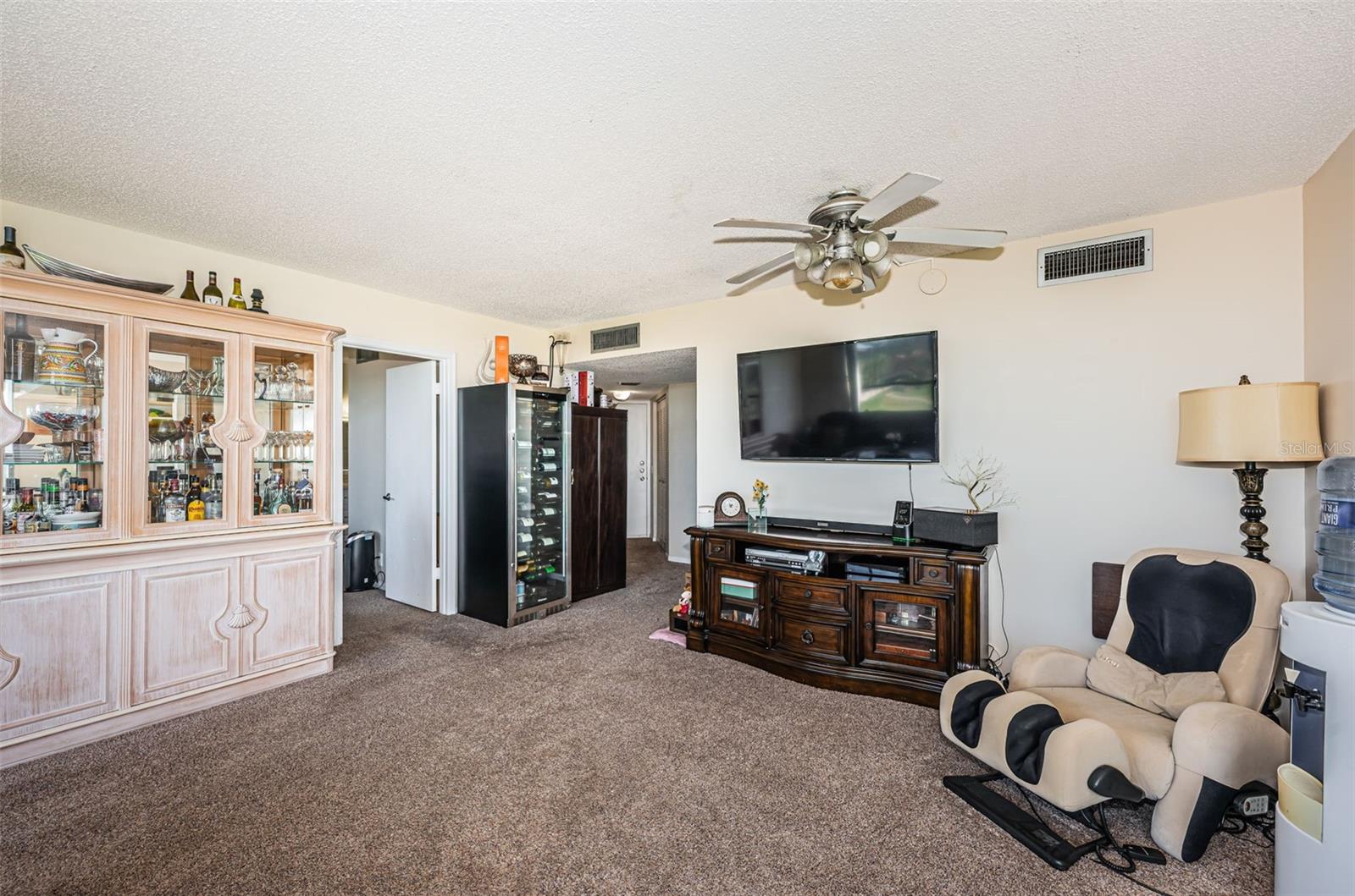 Image 3 of 43 For 6210 Sun Boulevard 408