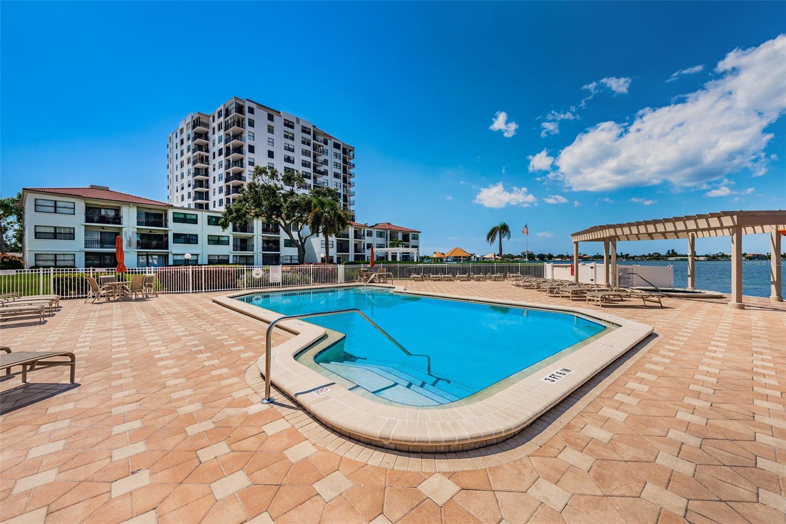 Image 32 of 43 For 6210 Sun Boulevard 408