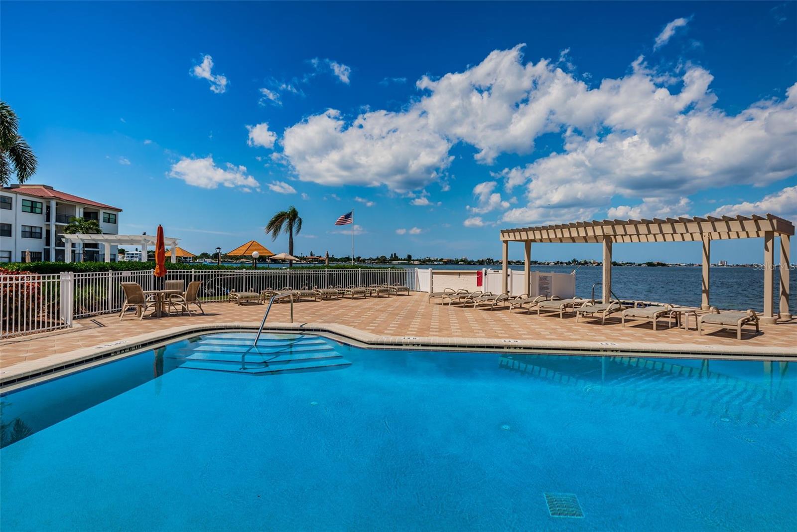 Image 33 of 43 For 6210 Sun Boulevard 408