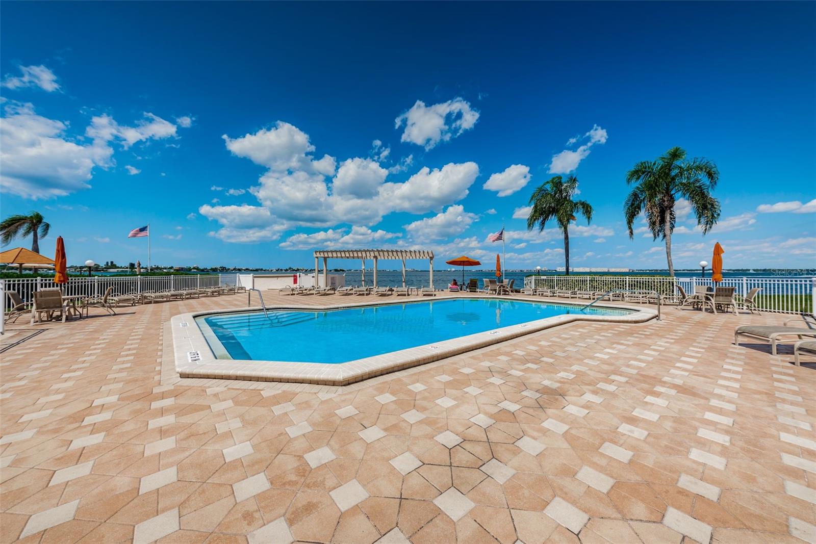 Image 34 of 43 For 6210 Sun Boulevard 408