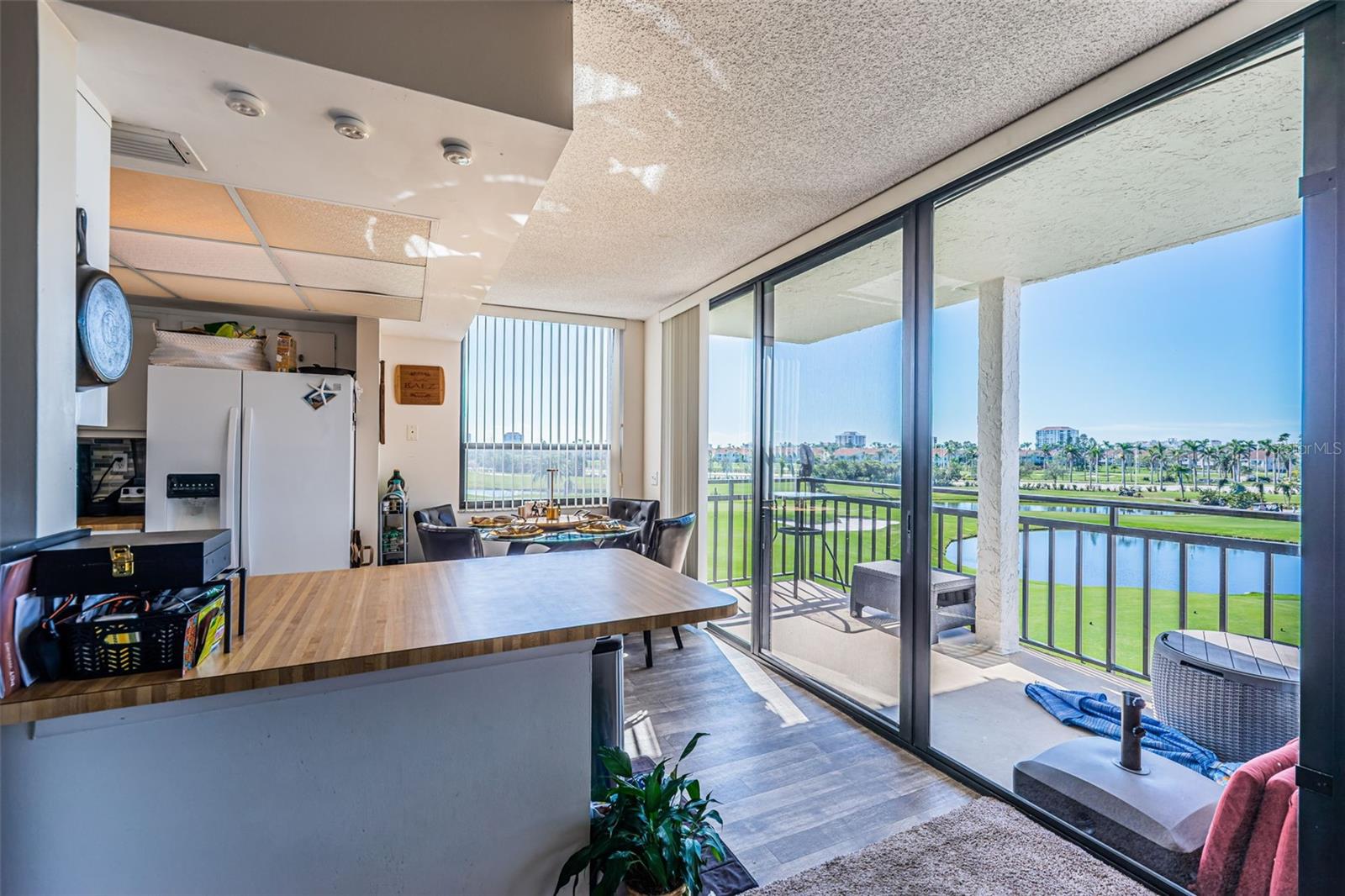 Image 6 of 43 For 6210 Sun Boulevard 408