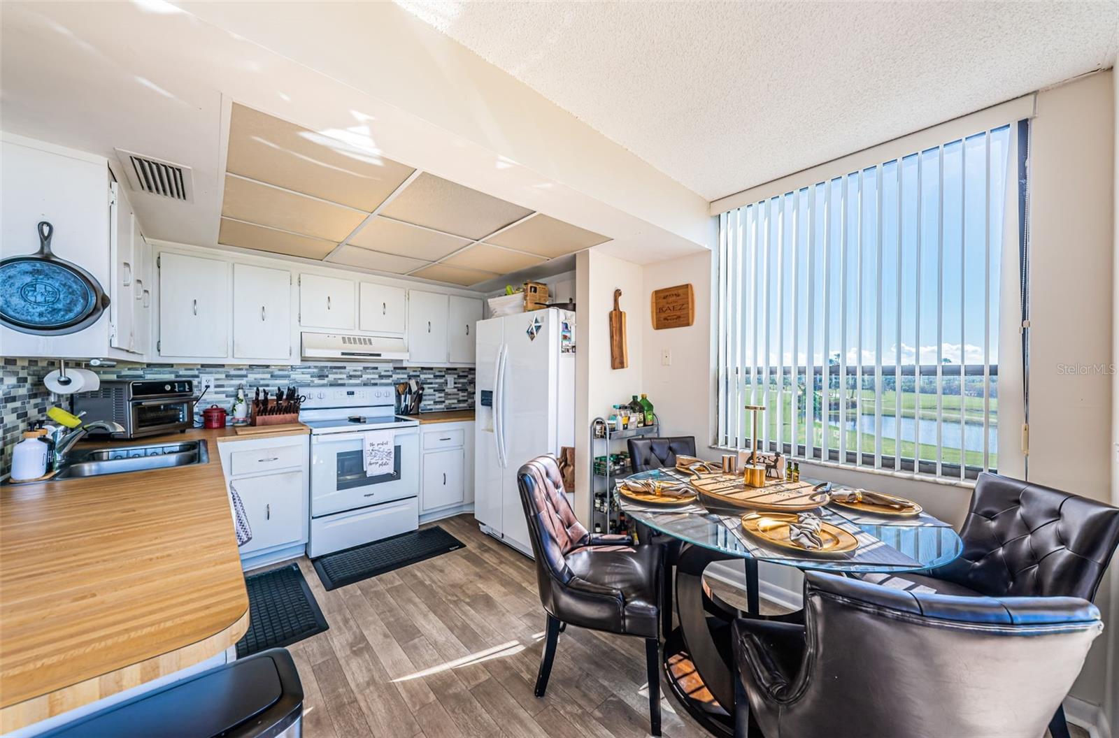 Image 7 of 43 For 6210 Sun Boulevard 408