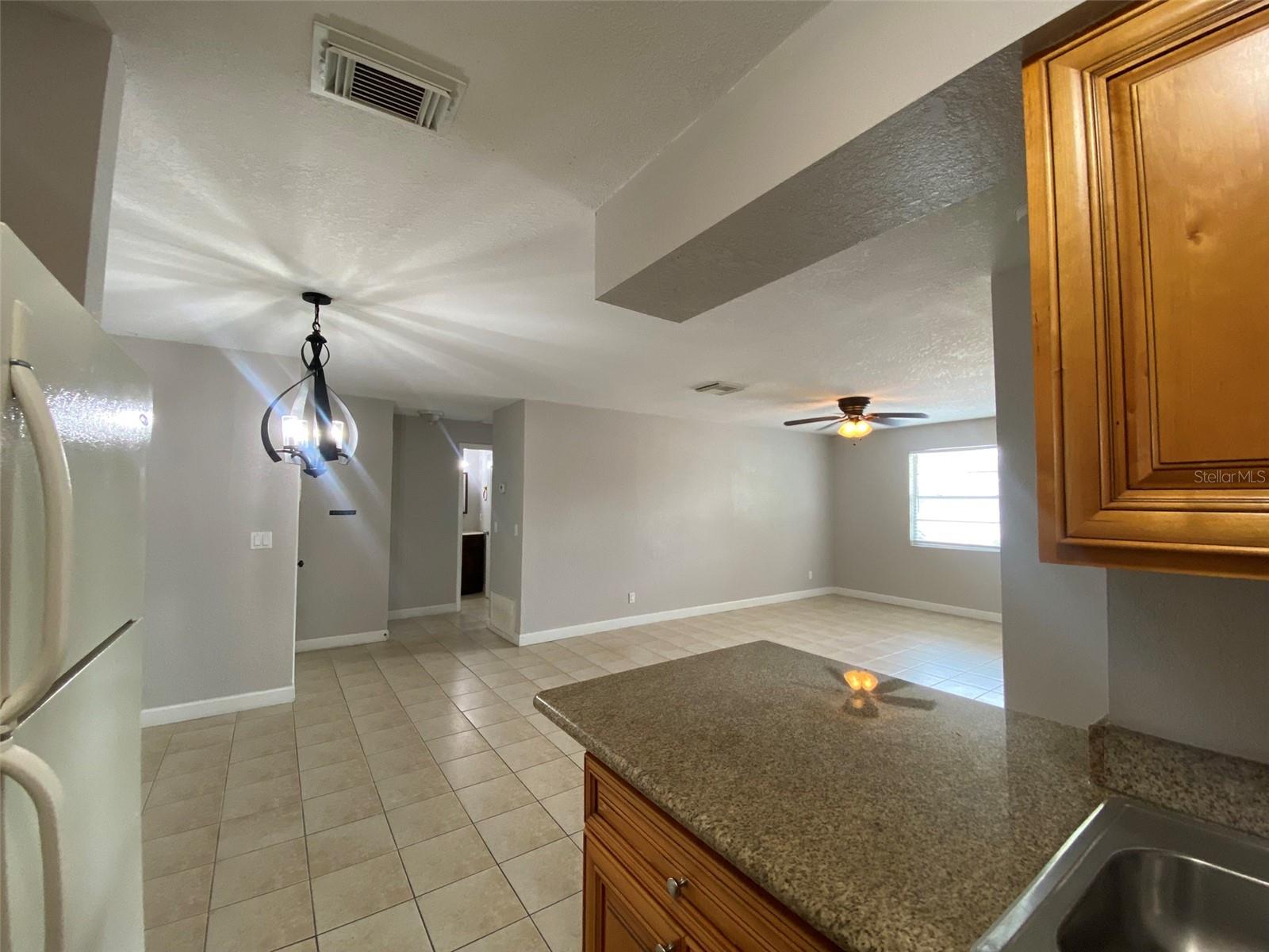 Listing photo id 5 for 216 Berry Tree Place 216