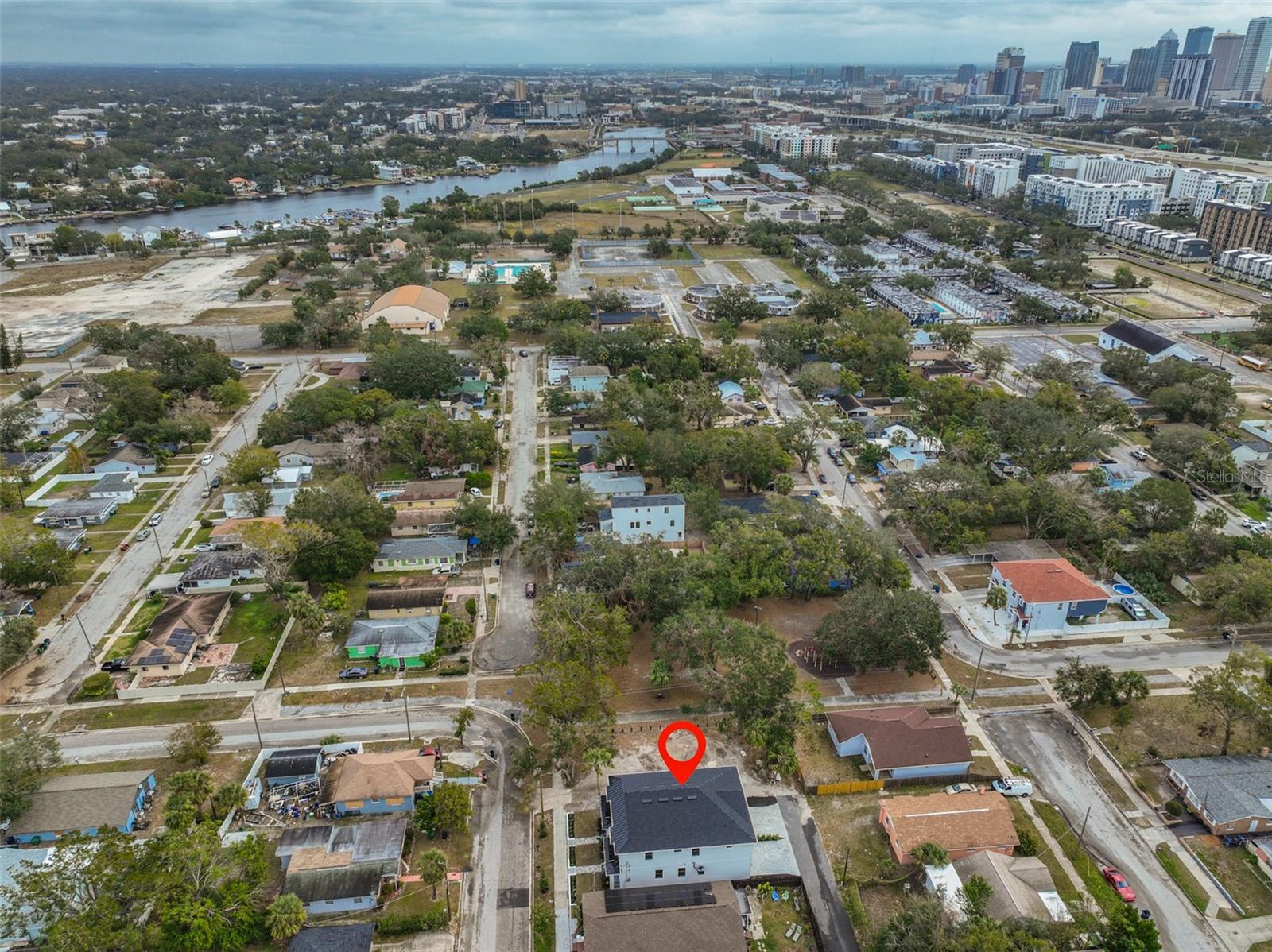 Listing photo id 18 for 1906 Cherry Street W