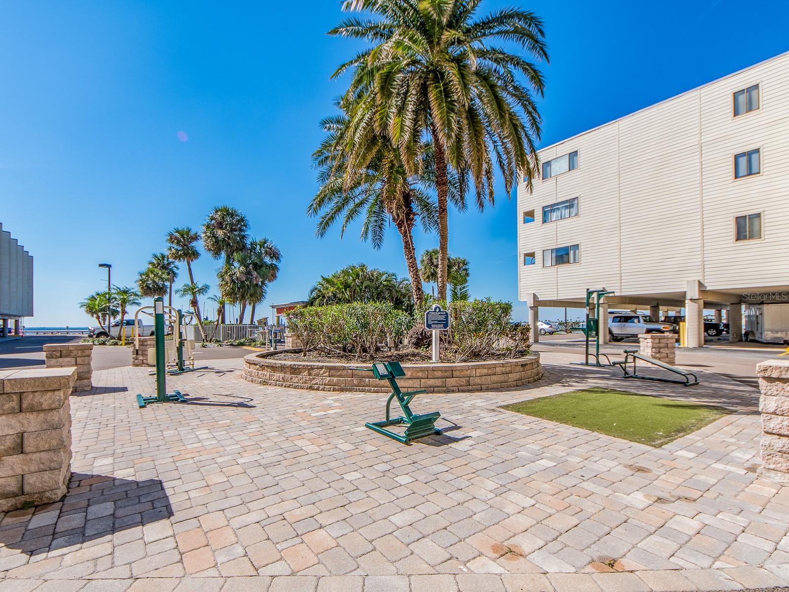 Image 25 of 45 For 2506 Rocky Point Drive 358