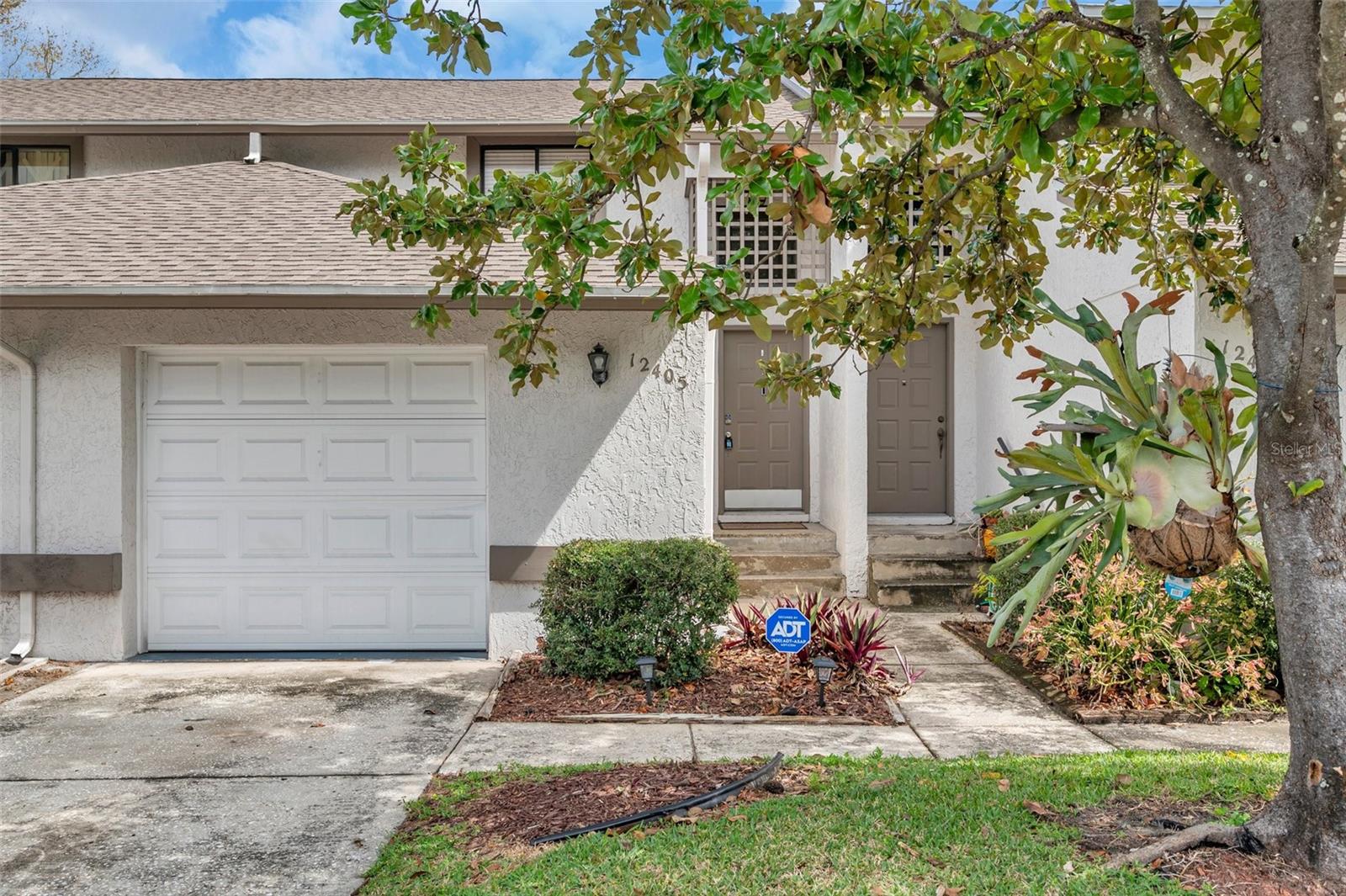 Listing photo id 2 for 12405 Titus Court