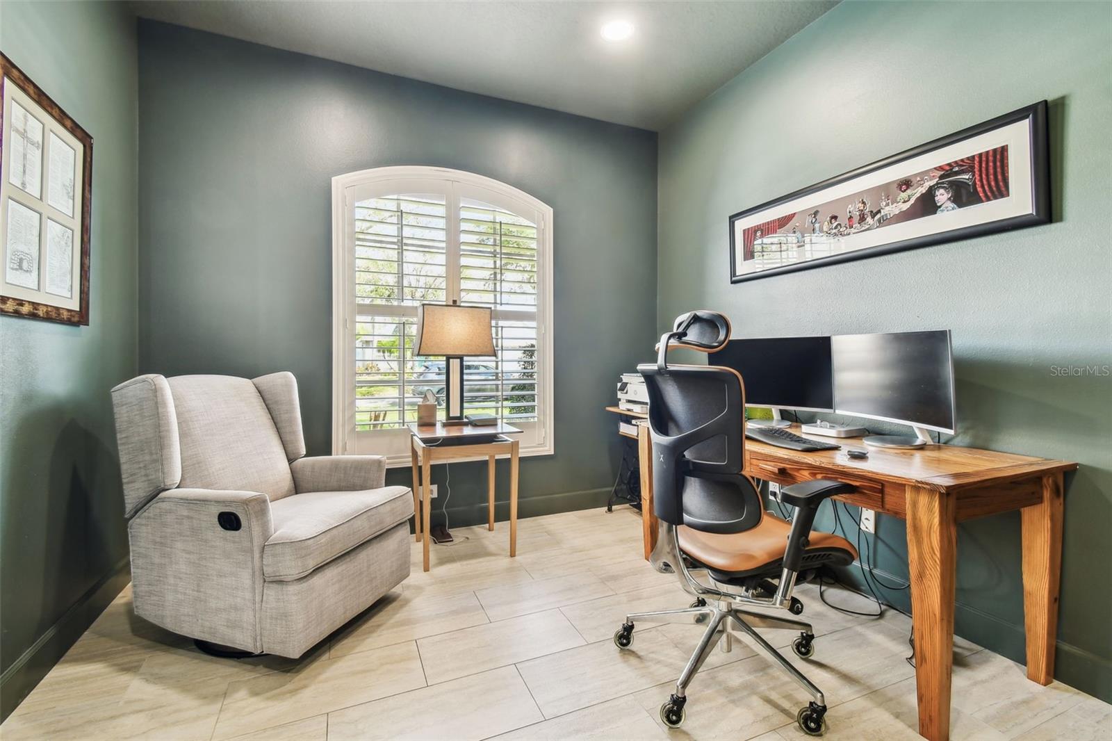 Listing photo id 25 for 12037 Mountbatten Drive