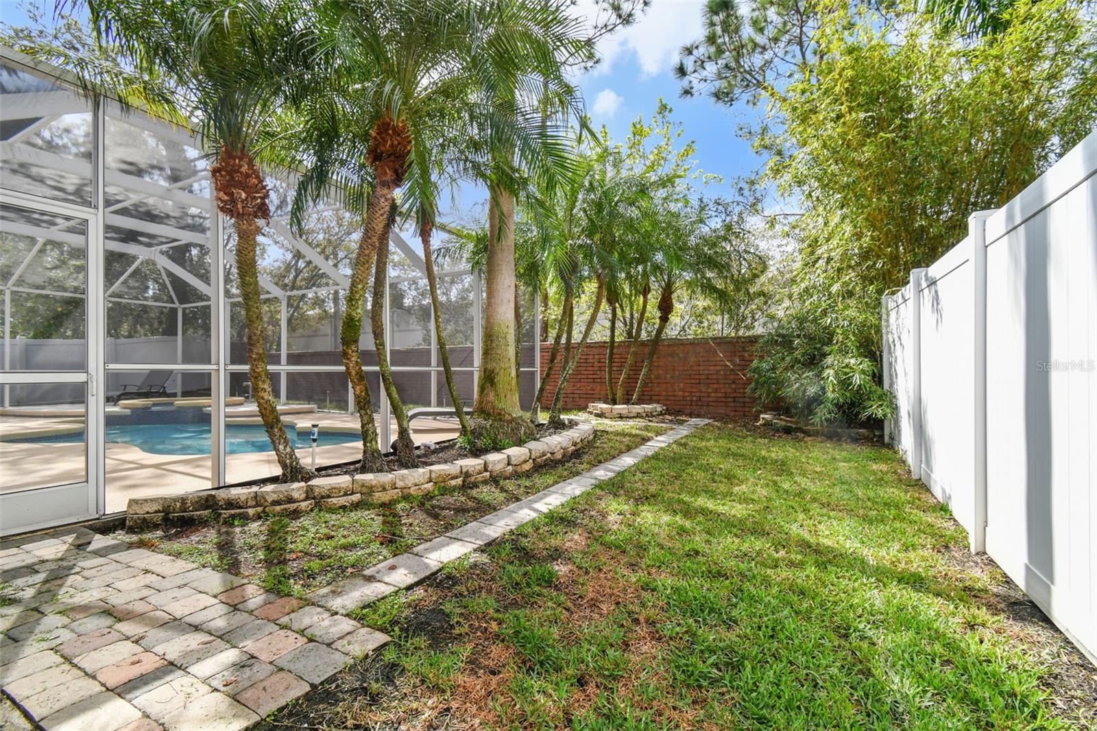 Listing photo id 60 for 12037 Mountbatten Drive