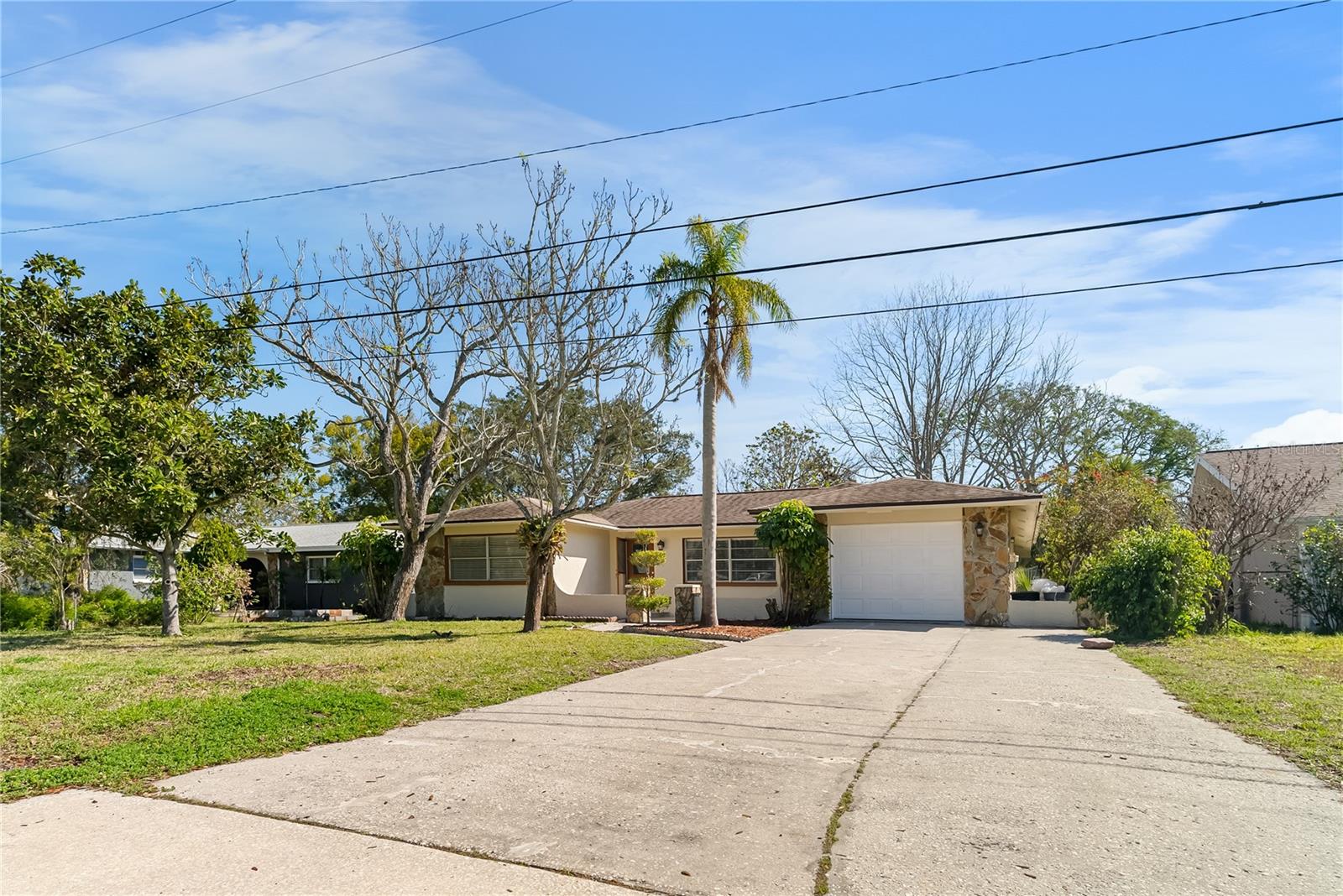 Listing photo id 28 for 834 Riverside Drive