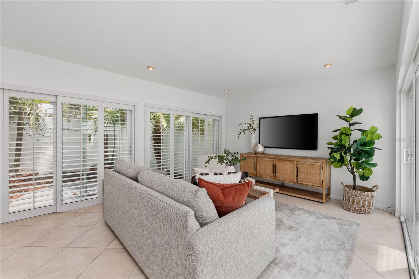 Image 21 of 53 For 3101 El Prado Boulevard B