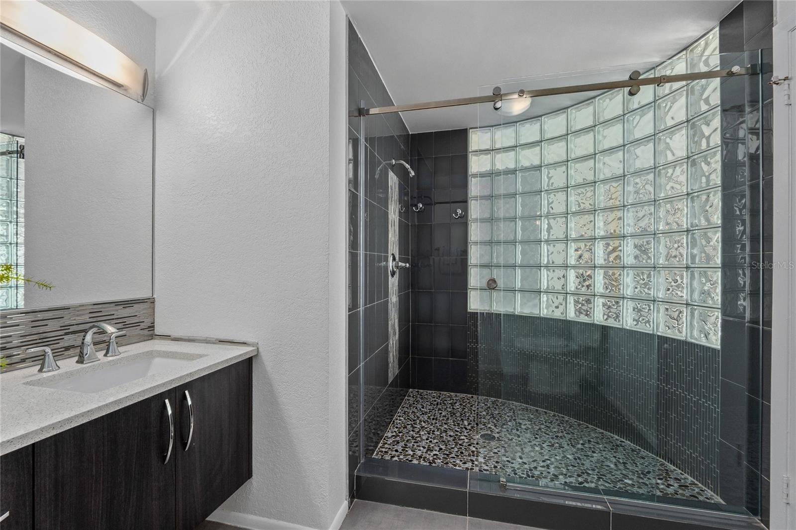 Image 38 of 53 For 3101 El Prado Boulevard B