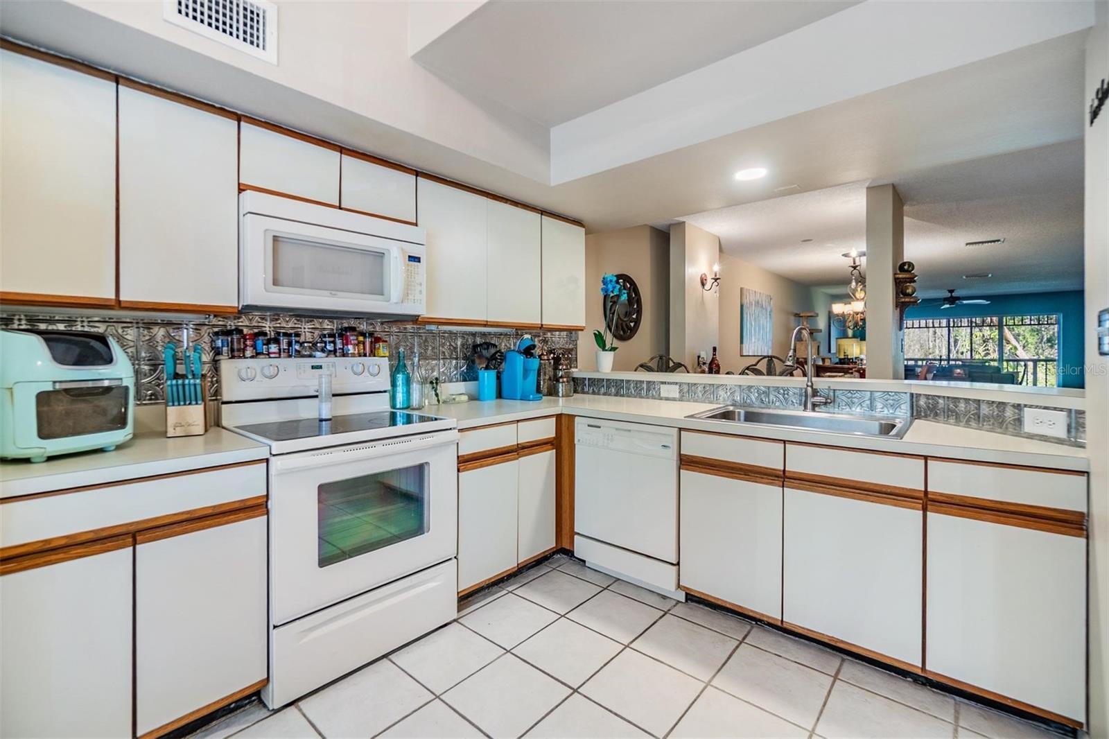 Image 6 of 37 For 2511 Dolly Bay Drive 304