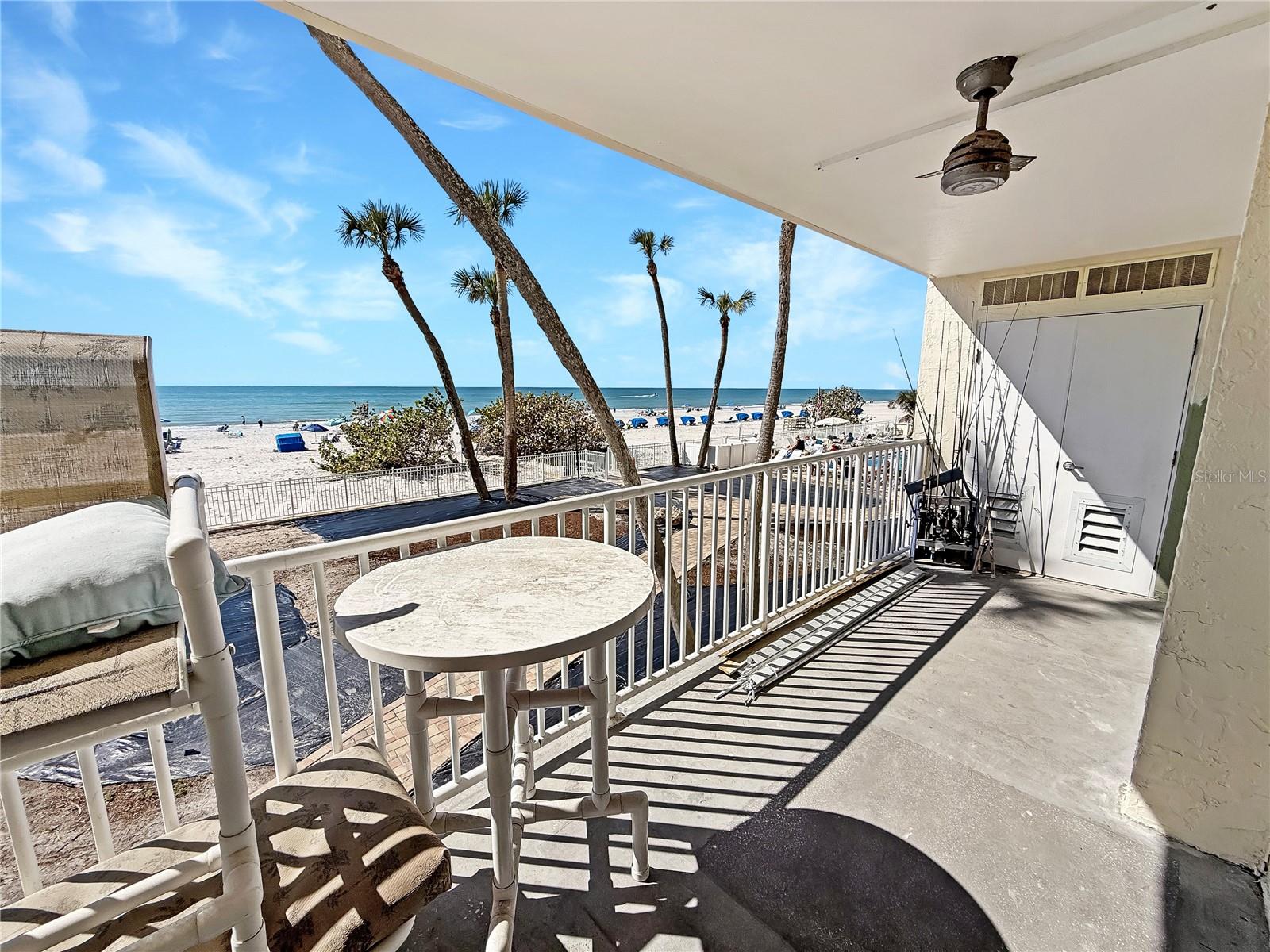 Listing photo id 12 for 20000 Gulf Boulevard 205