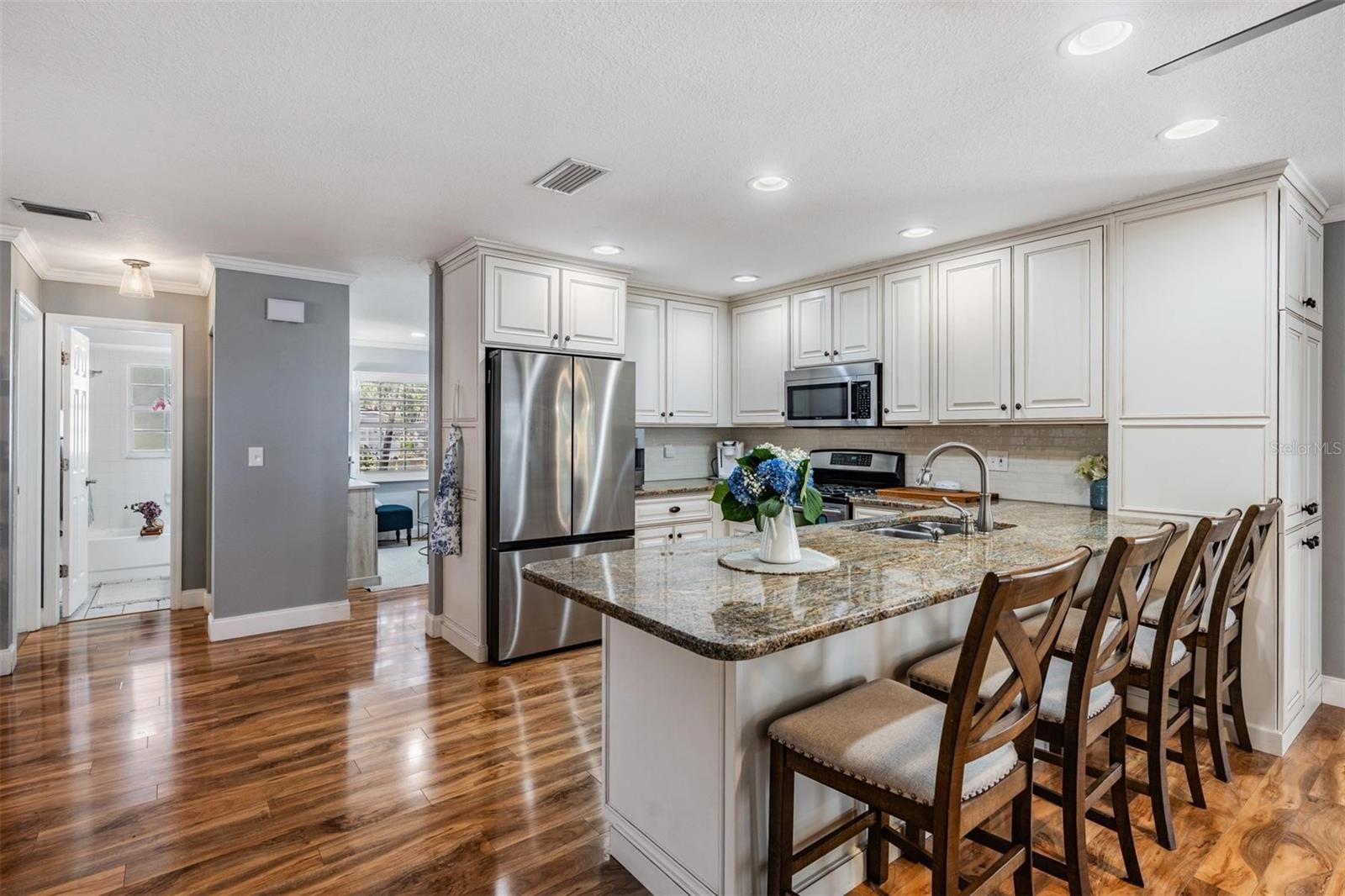 Image 13 of 39 For 6041 16th Lane Ne