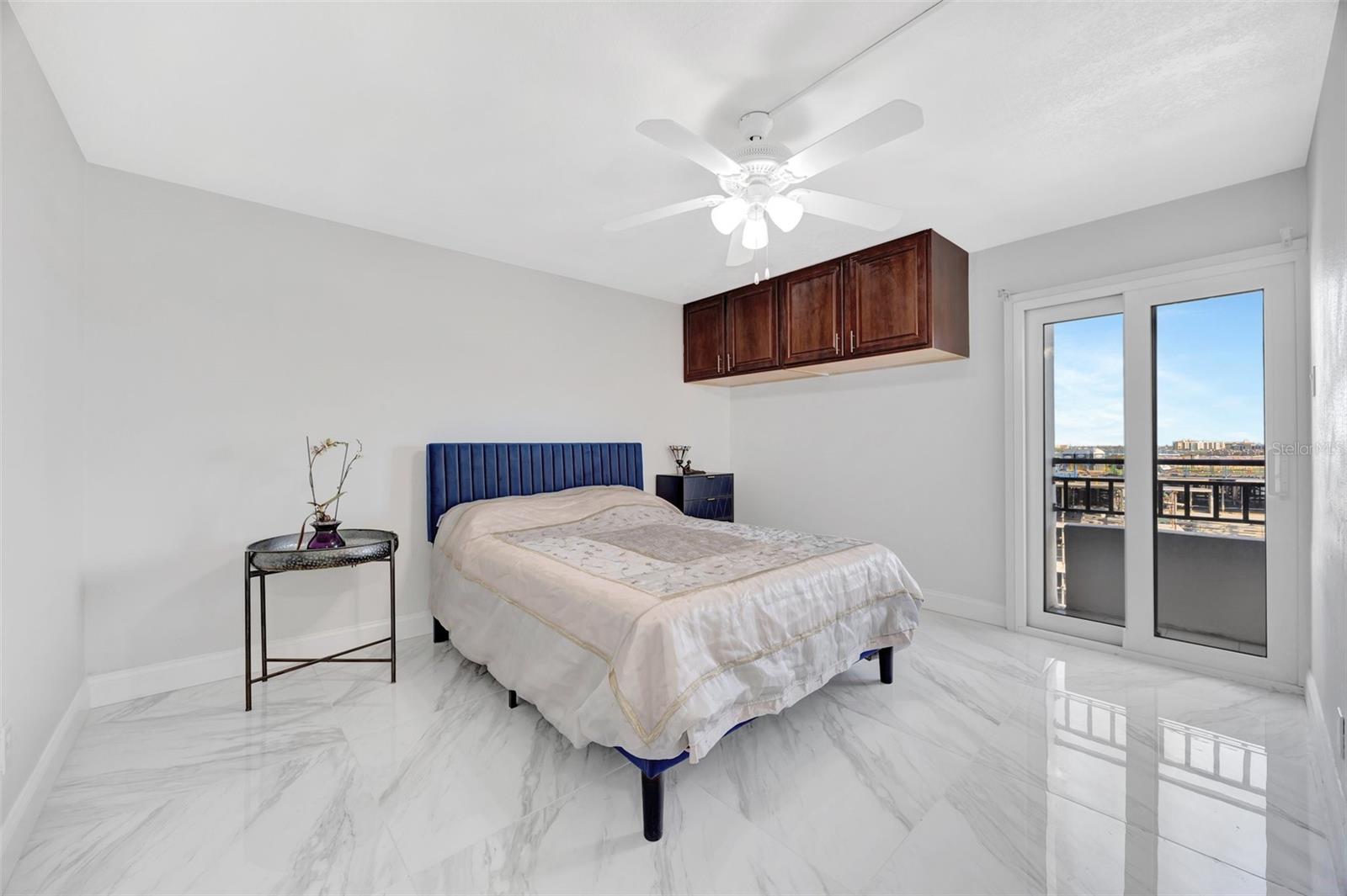 Listing photo id 28 for 851 Bayway Boulevard 904